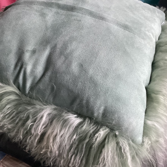 URBAN BARN SAGE GREEN LARGE SQUARE MONGOLIAN SHEEP FUR PILLOW - Picture 3 of 10